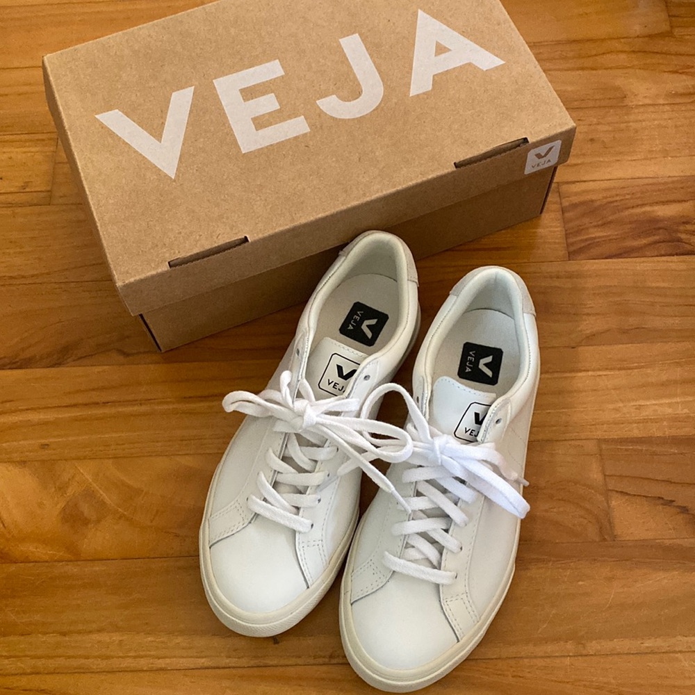 Veja Women's Esplar Leather Low-Top Sneakers Extra White
